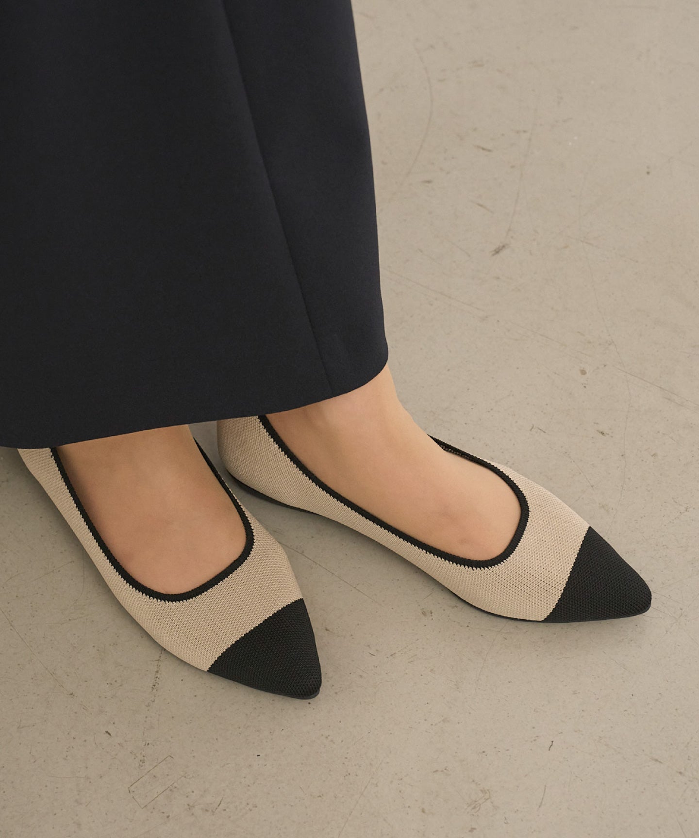 バイカラー ポインテッドパンプス