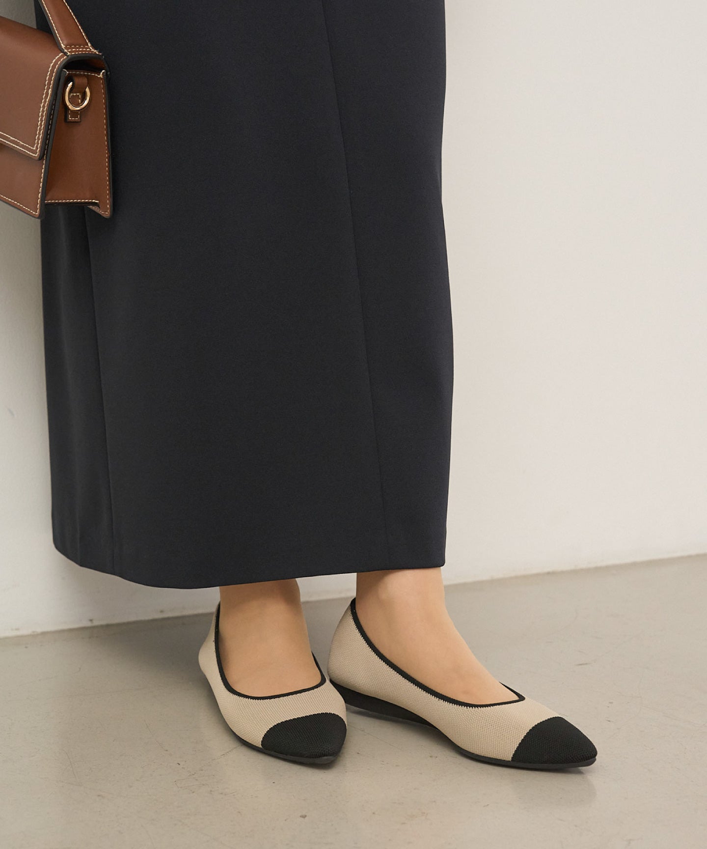 ビバイア スカーレット ポインテッドパンプス Vカット ベージュ 黒 バイカラー ビバイア スカーレット ポインテッドパンプス Vカット ベージュ 黒