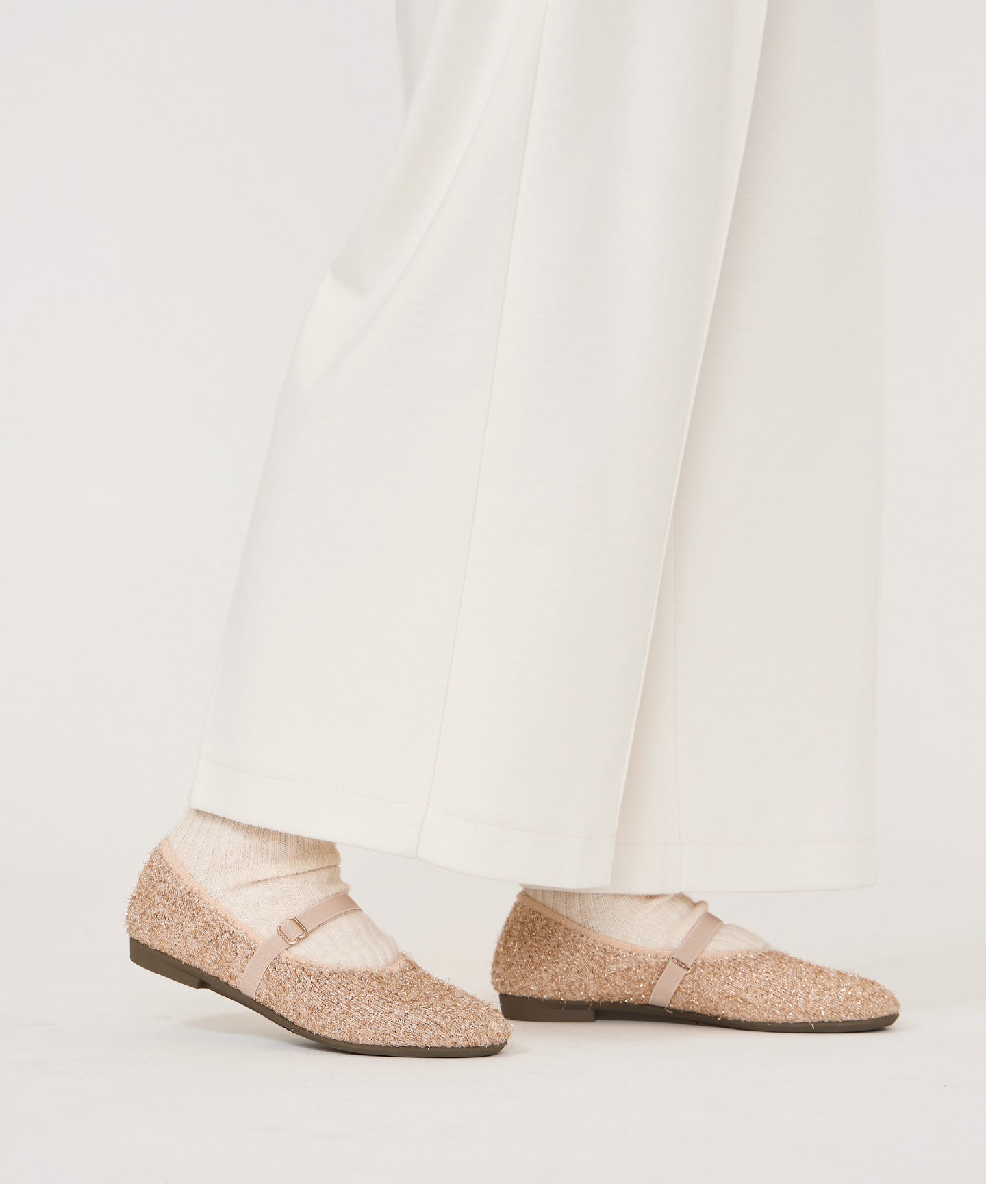 ラウンドファー パンプス