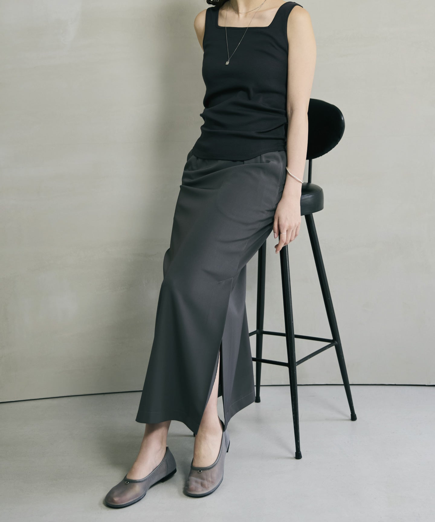 メタル シースルー ラウンド パンプス