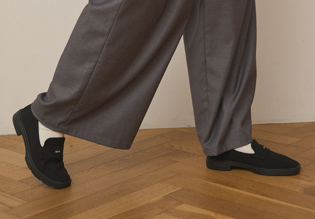 冬コーデが洗練される ステッピの「ニットローファー」 – steppi